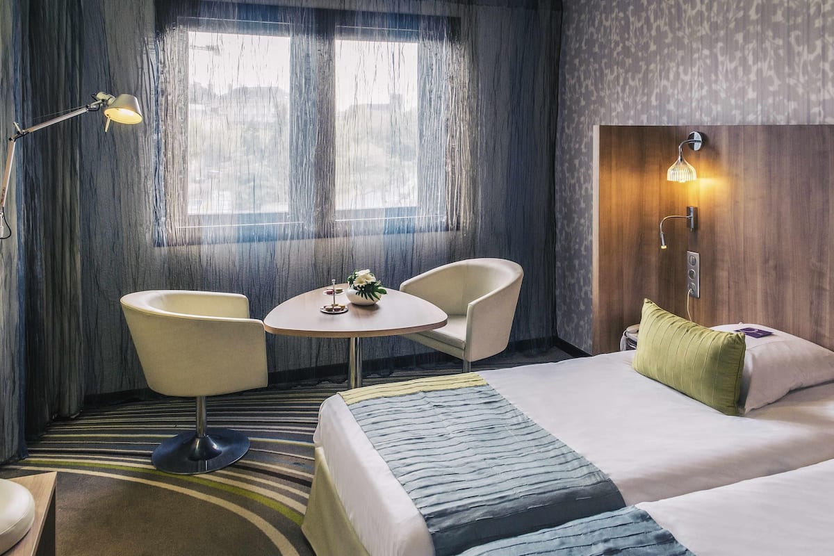 Classic Room, 2 Twin Beds | Premium bedding, minibar, desk, blackout drapes