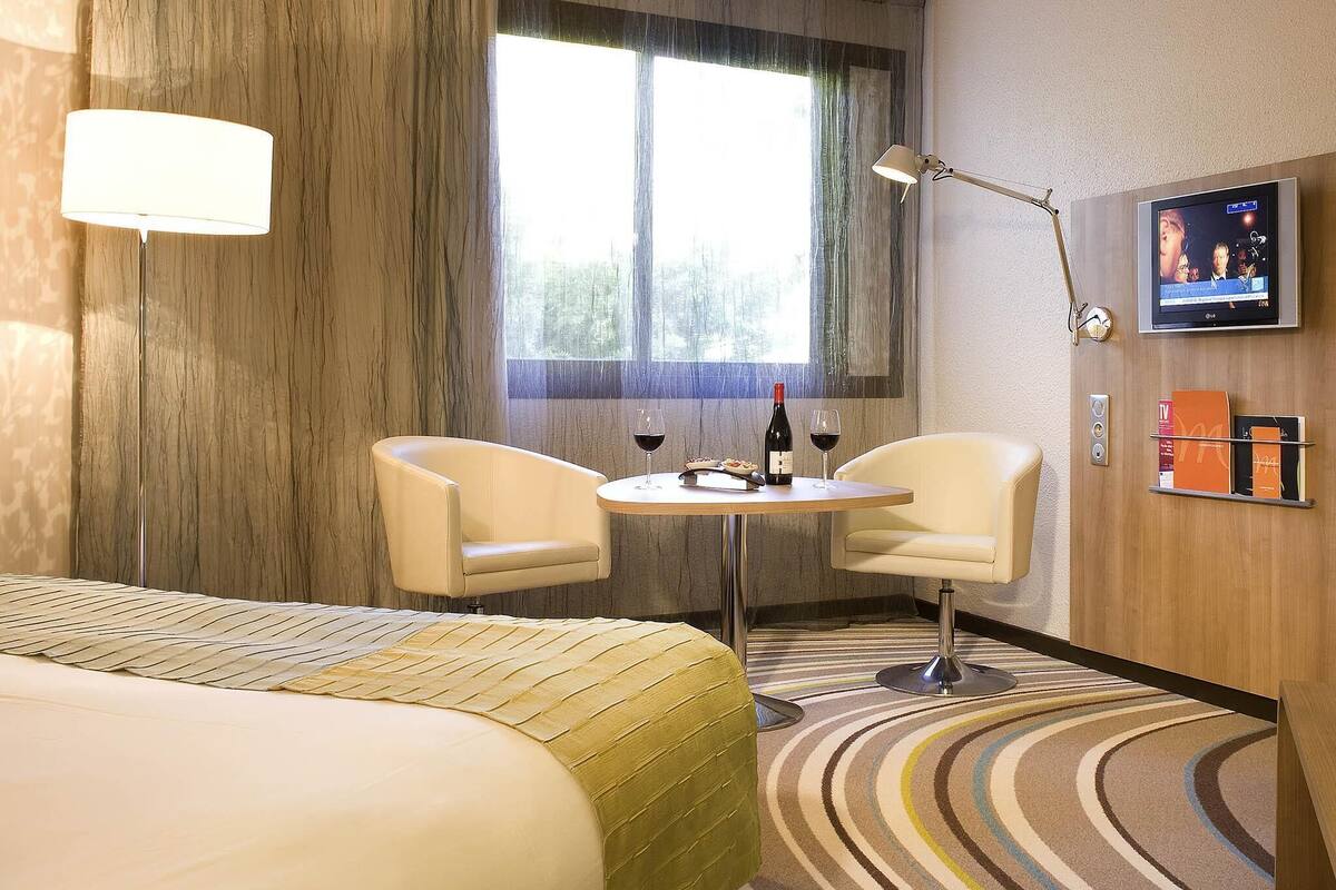 Superior Room, 1 Double Bed with Sofa bed | Premium bedding, minibar, desk, blackout drapes