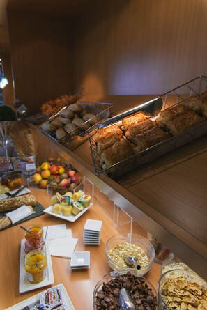 Daily buffet breakfast (EUR 18.50 per person)