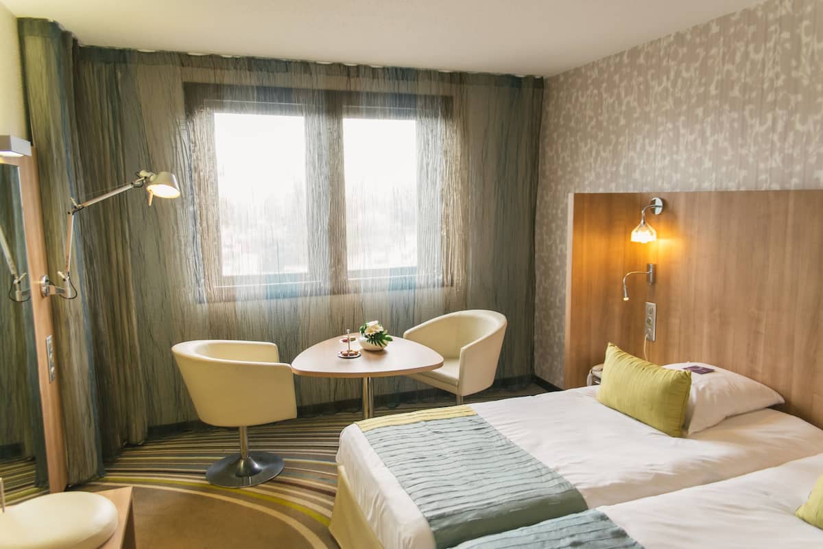 classic room, 2 single beds | premium bedding, minibar, desk, blackout curtains