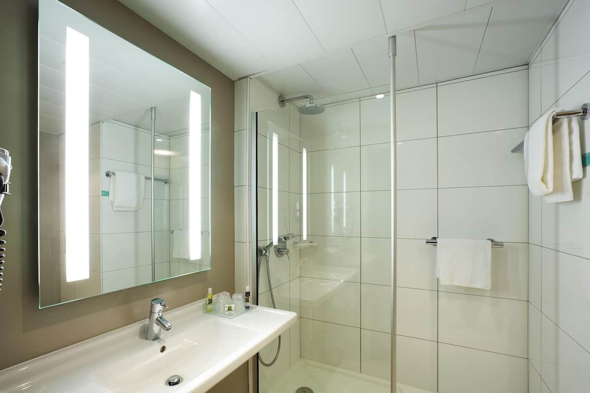 Classic Room, 1 Double Bed | Premium bedding, minibar, desk, blackout drapes