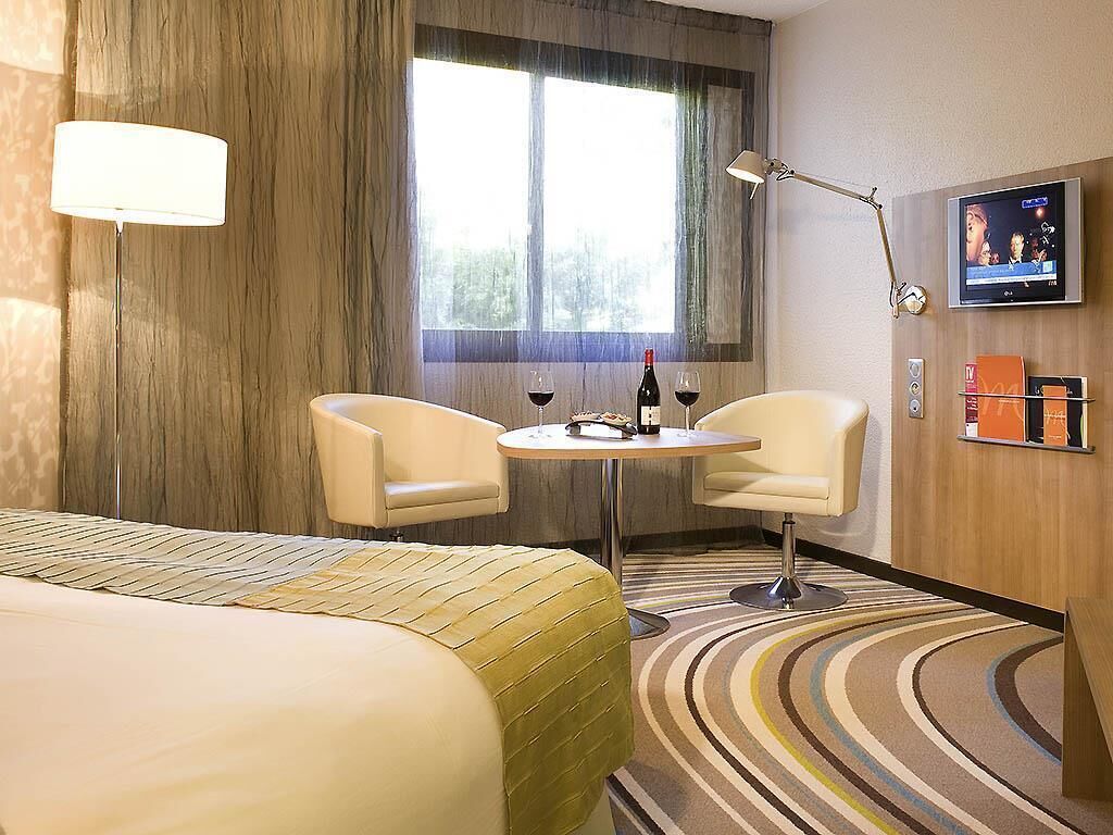 Superior-rum - 1 dubbelsäng med bäddsoffa | Sängtillbehör av högsta kvalitet, minibar och skrivbord