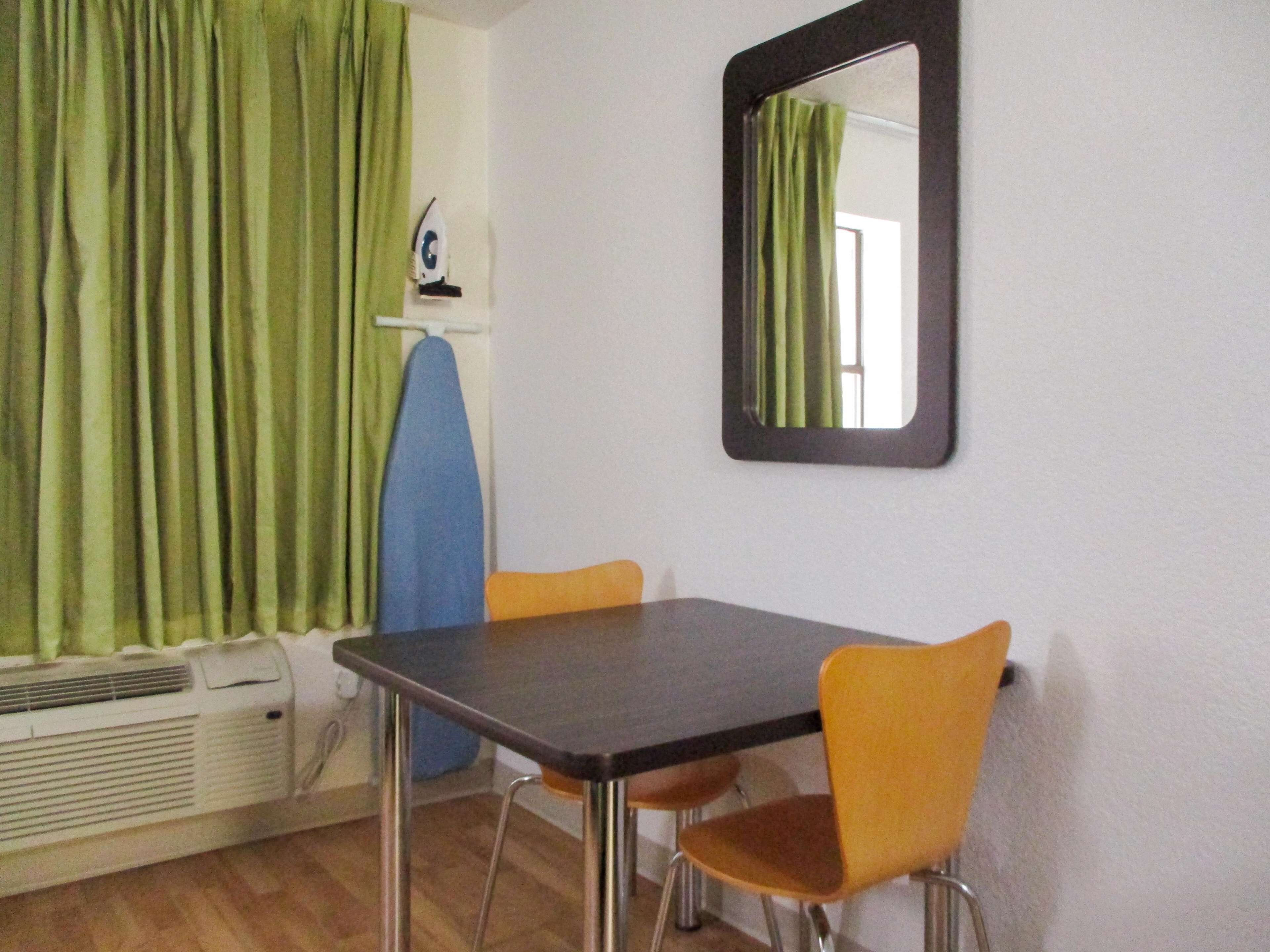 Bureau, Wi-Fi gratuit, draps fournis