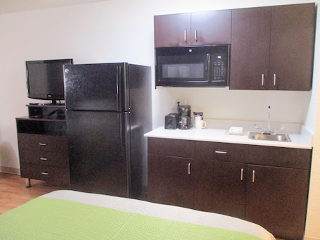 Refrigerador, microondas y cafetera y tetera