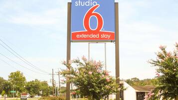 A large sign for Studio 6 Extended Stay.