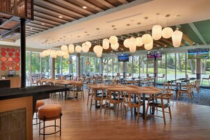 Se ofrece un desayuno completo todos los días (por un coste adicional)