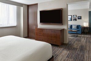 Junior Suite, 1 Double Bed | Desk, laptop workspace, blackout drapes, iron/ironing board