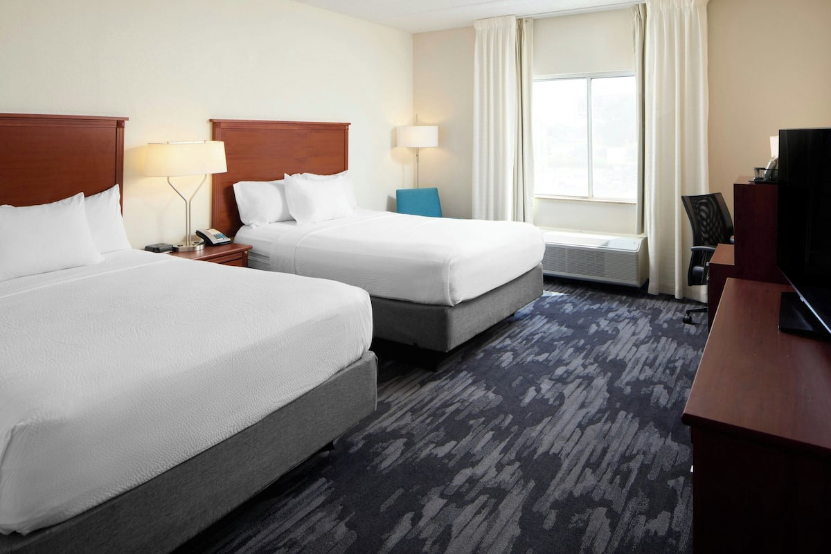 Premium bedding, down comforters, pillowtop beds, in-room safe