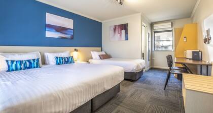 Nightcap at Riverside Hotel