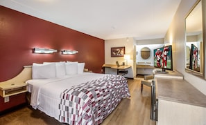 Superior Room, 1 King Bed, Non Smoking | Desk, blackout drapes, cribs (free), WiFi (free) - Red Roof Inn Detroit - Plymouth/ Canton (Plymouth)