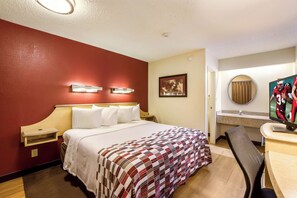 Superior Room, 1 King Bed, Non Smoking | Desk, blackout drapes, cribs (free), WiFi (free) - Red Roof Inn Detroit - Plymouth/ Canton (Plymouth)