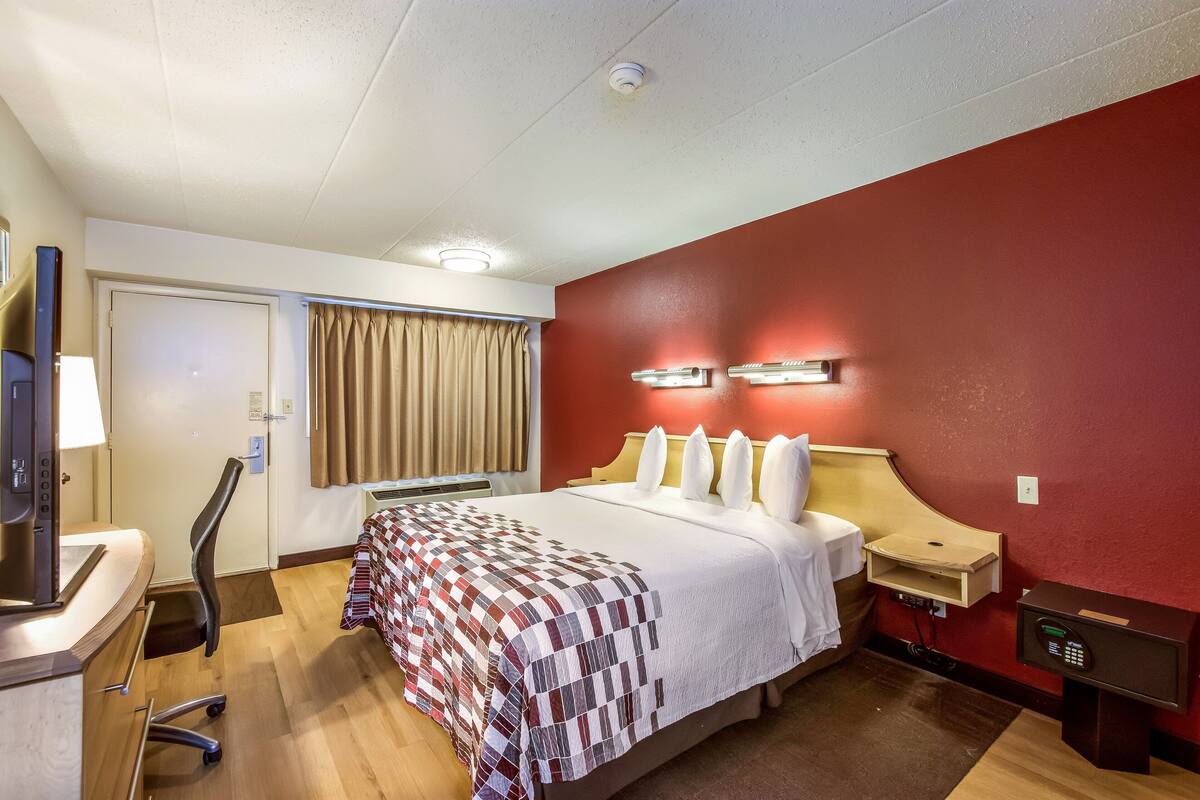 Desk, blackout drapes, cribs (free), WiFi (free)