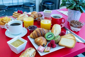 Daily continental breakfast (EUR 12 per person)