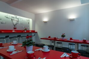 Daily continental breakfast (EUR 12 per person)