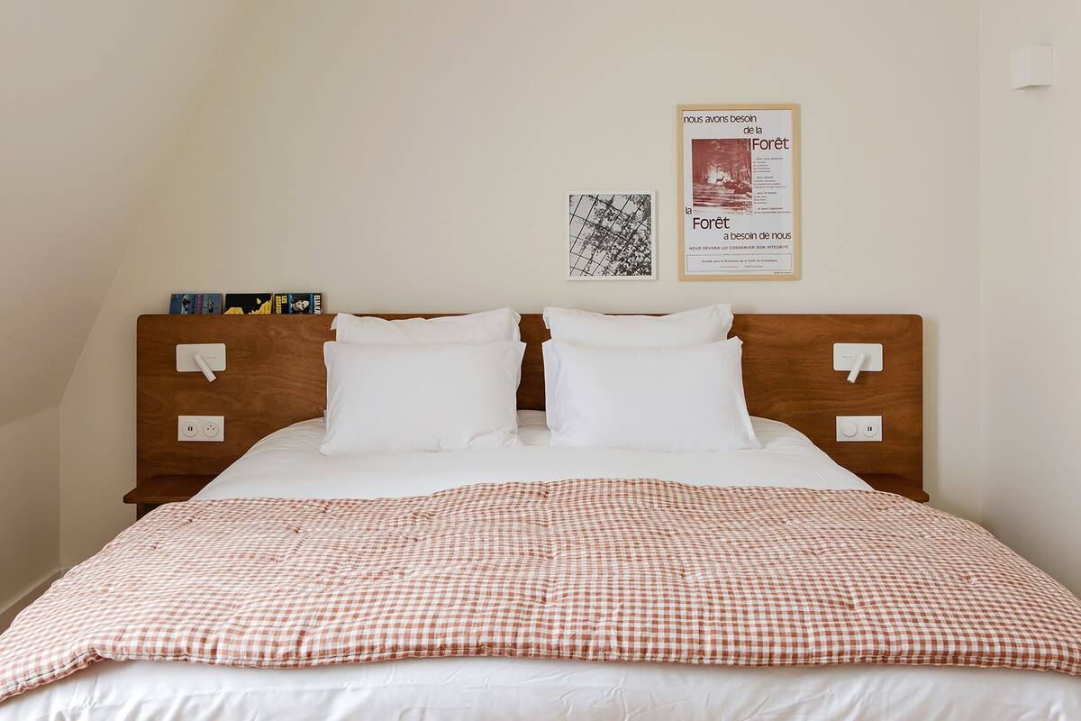 Chambre Simple Classique | Literie de qualité supérieure, fer et planche à repasser, Wi-Fi gratuit