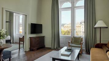 Suite, Balcony, Park View | Living area | Flat-screen TV