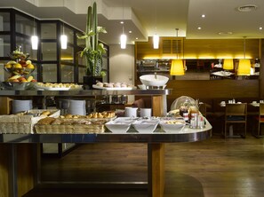 Morgenmadsbuffet hver dag (24 EUR pr. person)