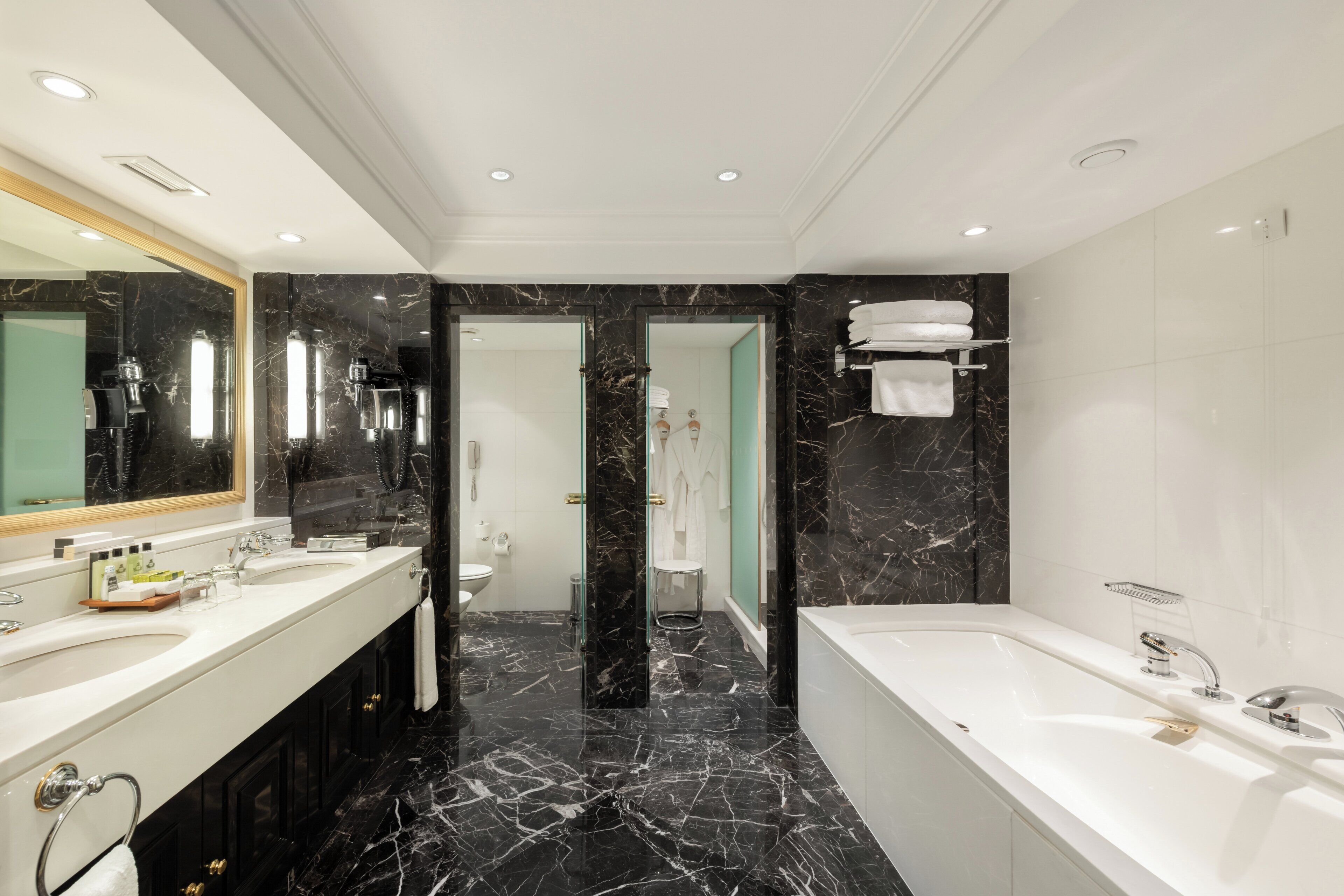 presidential suite | bathroom | combined shower/bathtub, deep-soaking bathtub, rainfall showerhead