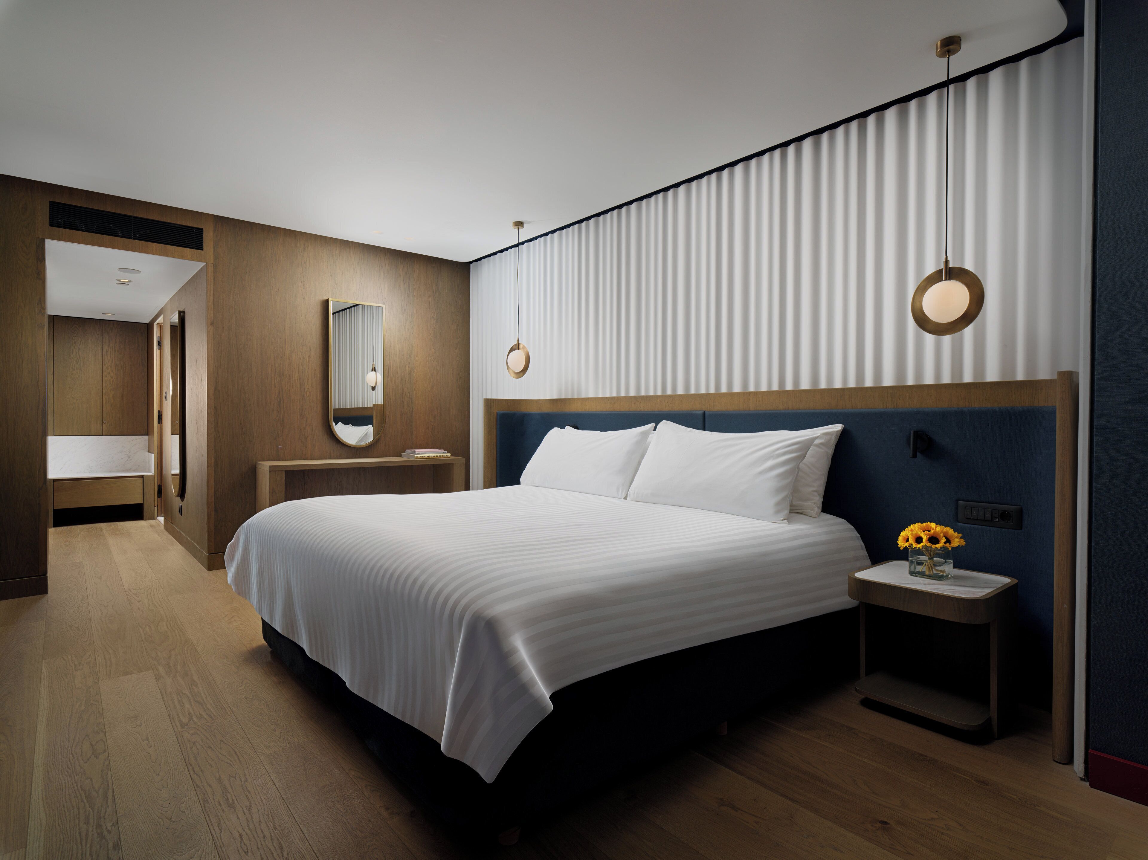 1 bedroom, premium bedding, down duvets, minibar