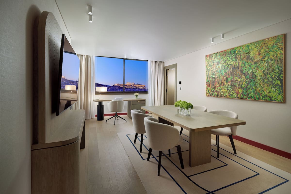 Suite Klub, 1 Tempat Tidur King, Akses Club Lounge (Acropolis View) | 1 kamar tidur, seprai antialergi, selimut bulu angsa, dan minibar