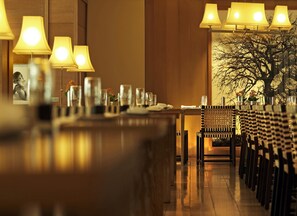 3 restaurants, breakfast served