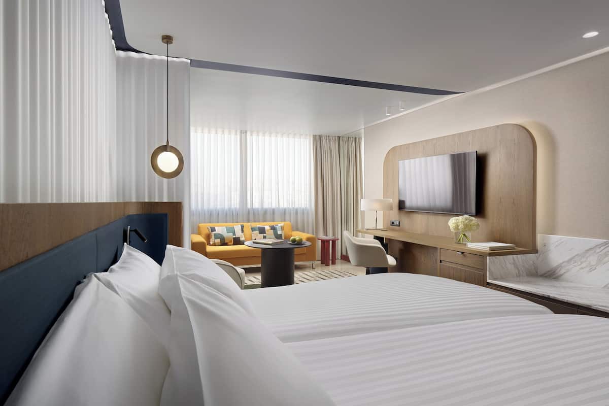 1 bedroom, premium bedding, down duvets, minibar