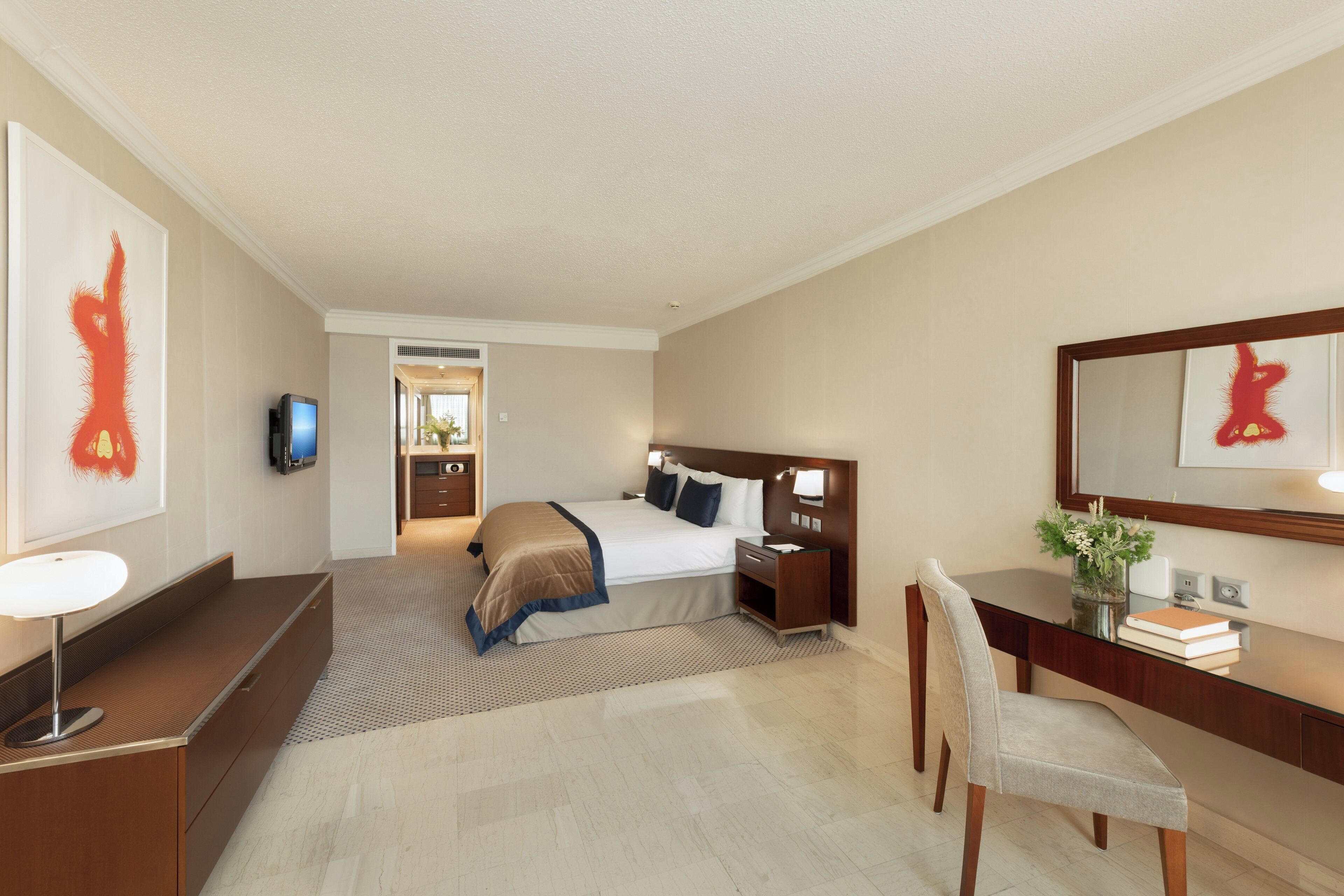 ห้องสวีท, 1 ห้องนอน, ระเบ  ียง (Club Louge Access, Acropolis View) | 1 ห้องนอน, เครื่องนอนระดับพรีเมียม, ผ้านวมขนเป็ด, มินิบาร์