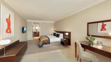 套房, 1 间卧室, 阳台 (Club Louge Access, Acropolis View) | 1 多间卧室、高档床上用品、羽绒被、迷你吧