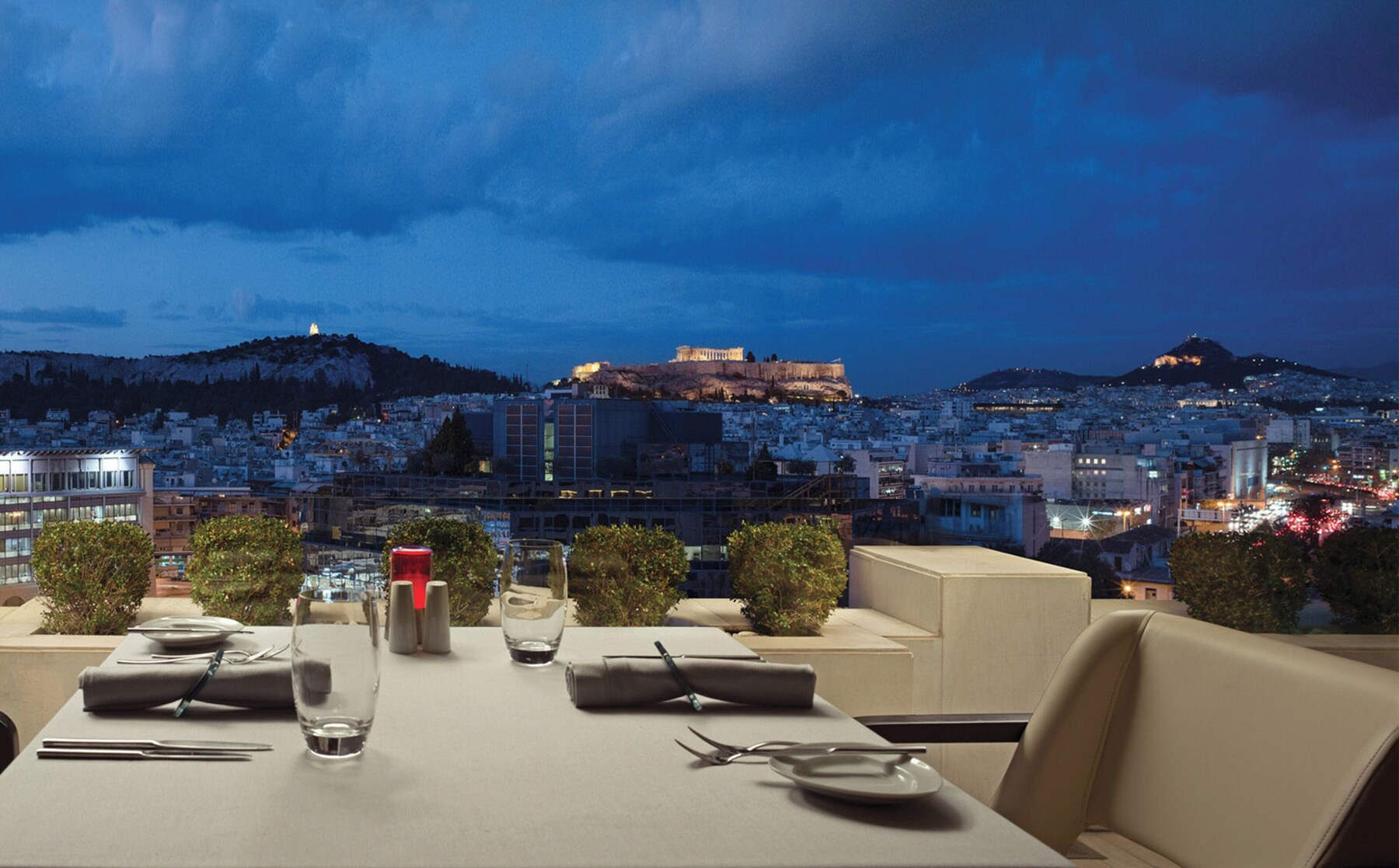 3 restaurants; breakfast, lunch, and dinner served