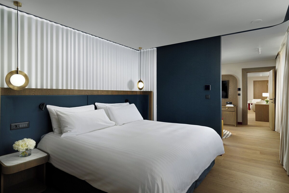 Club Suite, 1 King Bed, Club Lounge Access (Acropolis View) | 1 bedroom, hypo-allergenic bedding available, down comforters, minibar