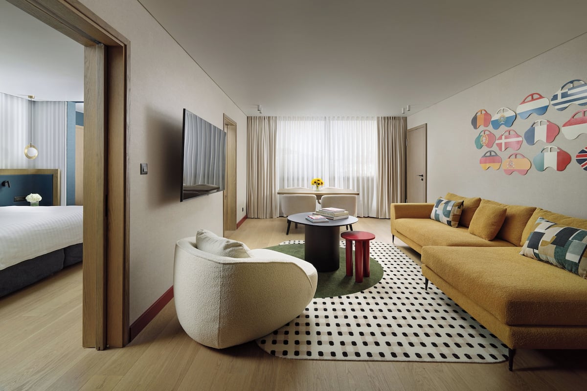 1 bedroom, premium bedding, down duvets, minibar