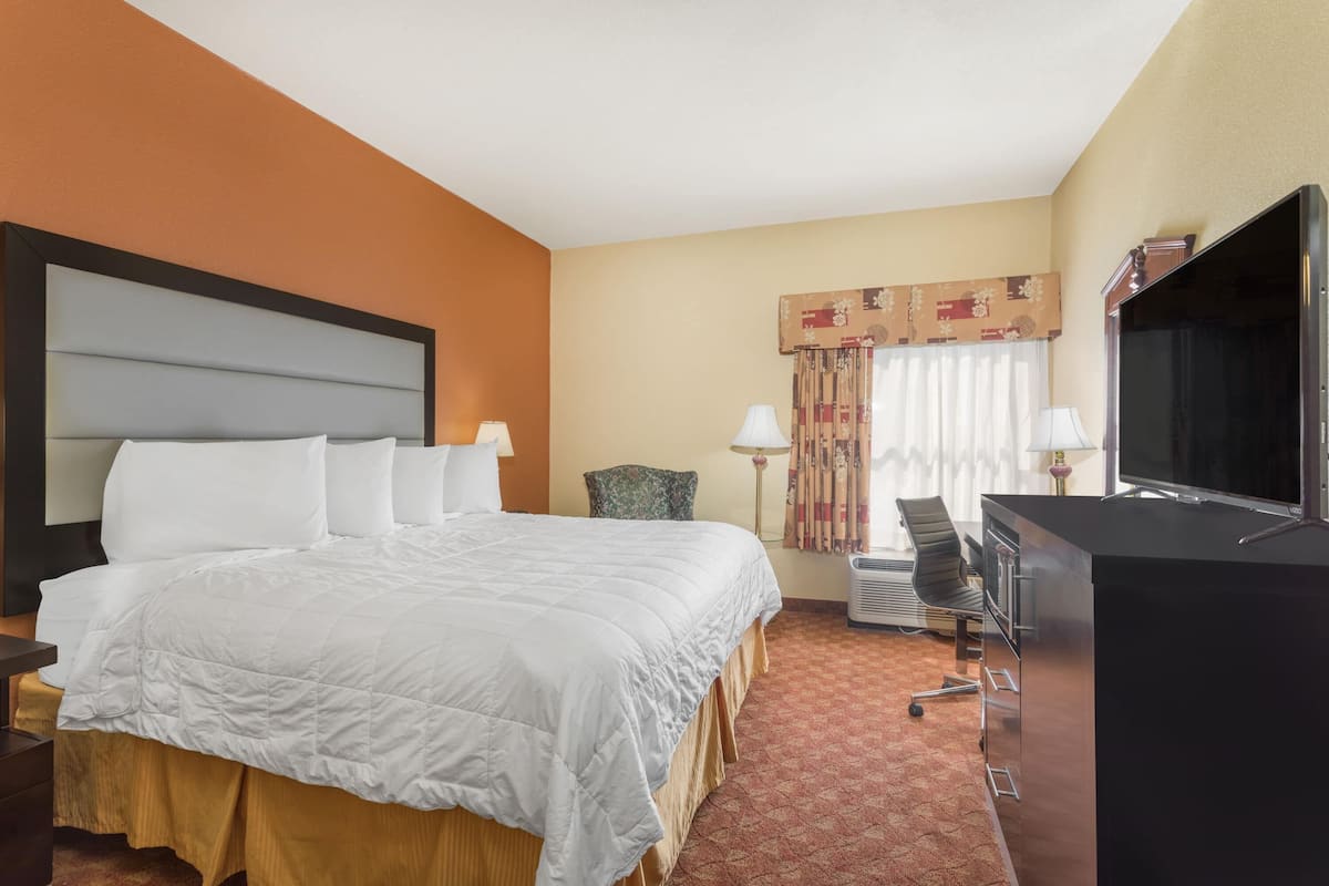 Room, 1 King Bed, Accessible, Non Smoking | Desk, iron/ironing board, rollaway beds, free WiFi