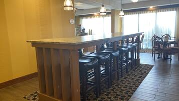 Free continental breakfast on weekdays