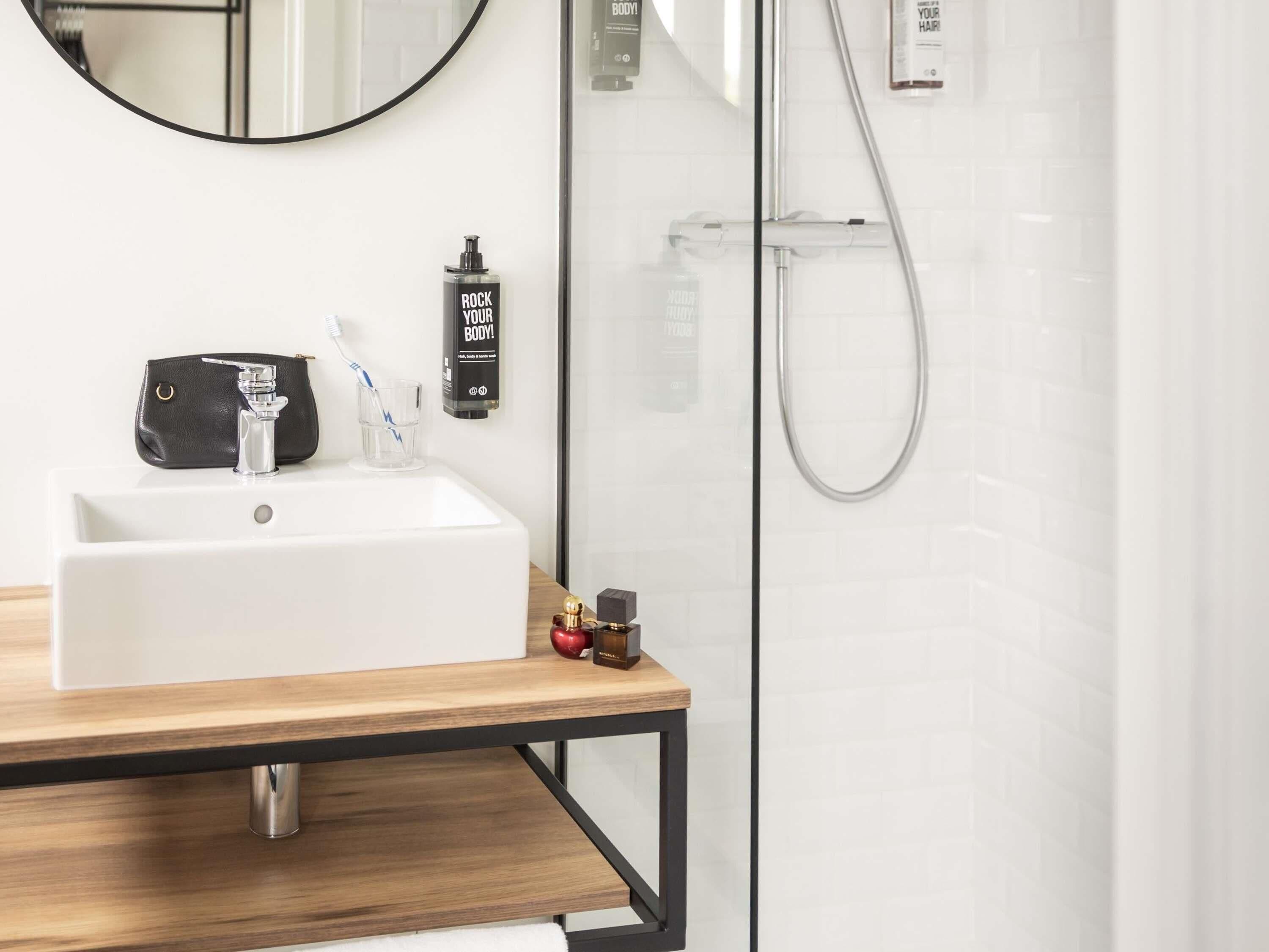 Chambre Supérieure, 1 lit double | Salle de bain
