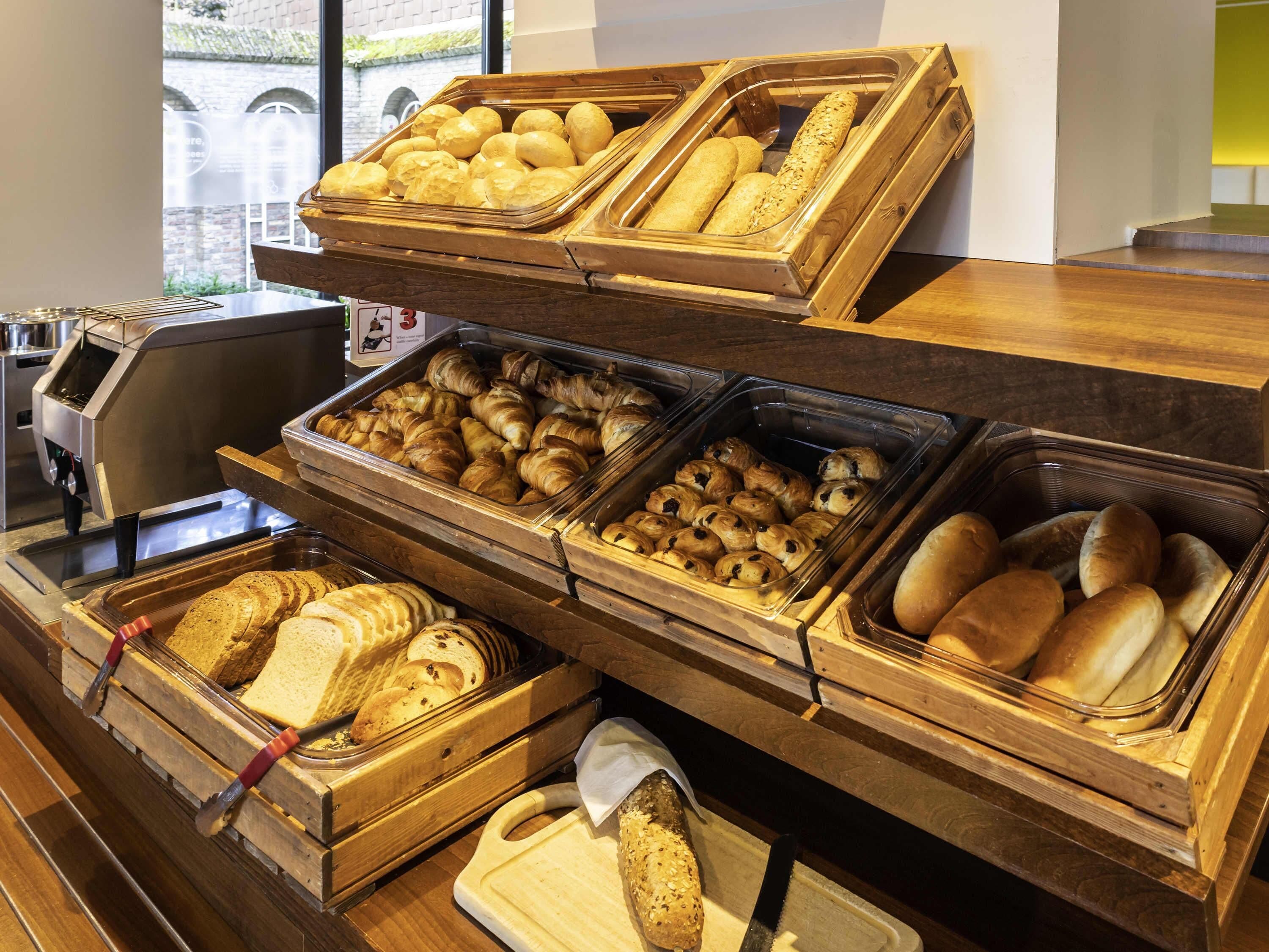 Daily buffet breakfast (EUR 17 per person)