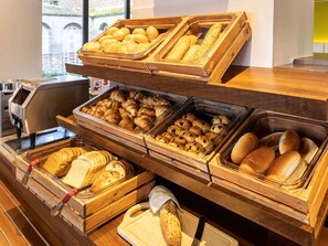 Frokostbuffé hver dag (EUR 17 per person)