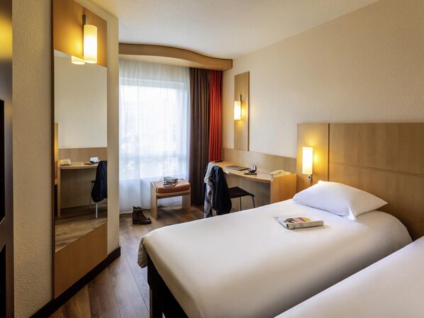 Room, 2 Twin Beds | In-room safe, desk, iron/ironing board, free WiFi - ibis Antwerpen Centrum (Antwerp)