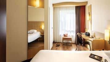 Coffres-forts dans les chambres, bureau, fer et planche Ă repasser