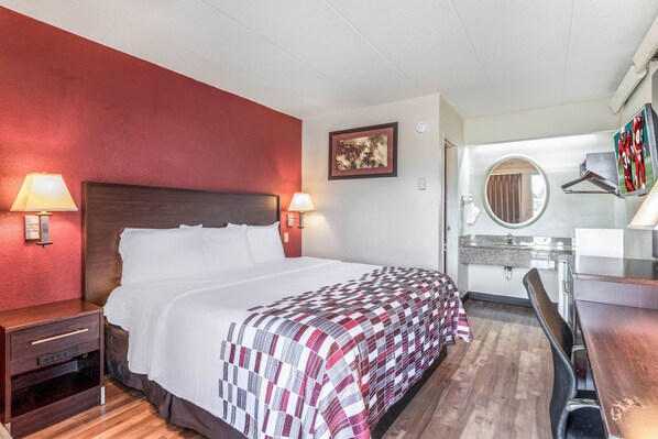 Blackout drapes, iron/ironing board, free cribs/infant beds - Red Roof Inn Columbia, MO (Columbia)