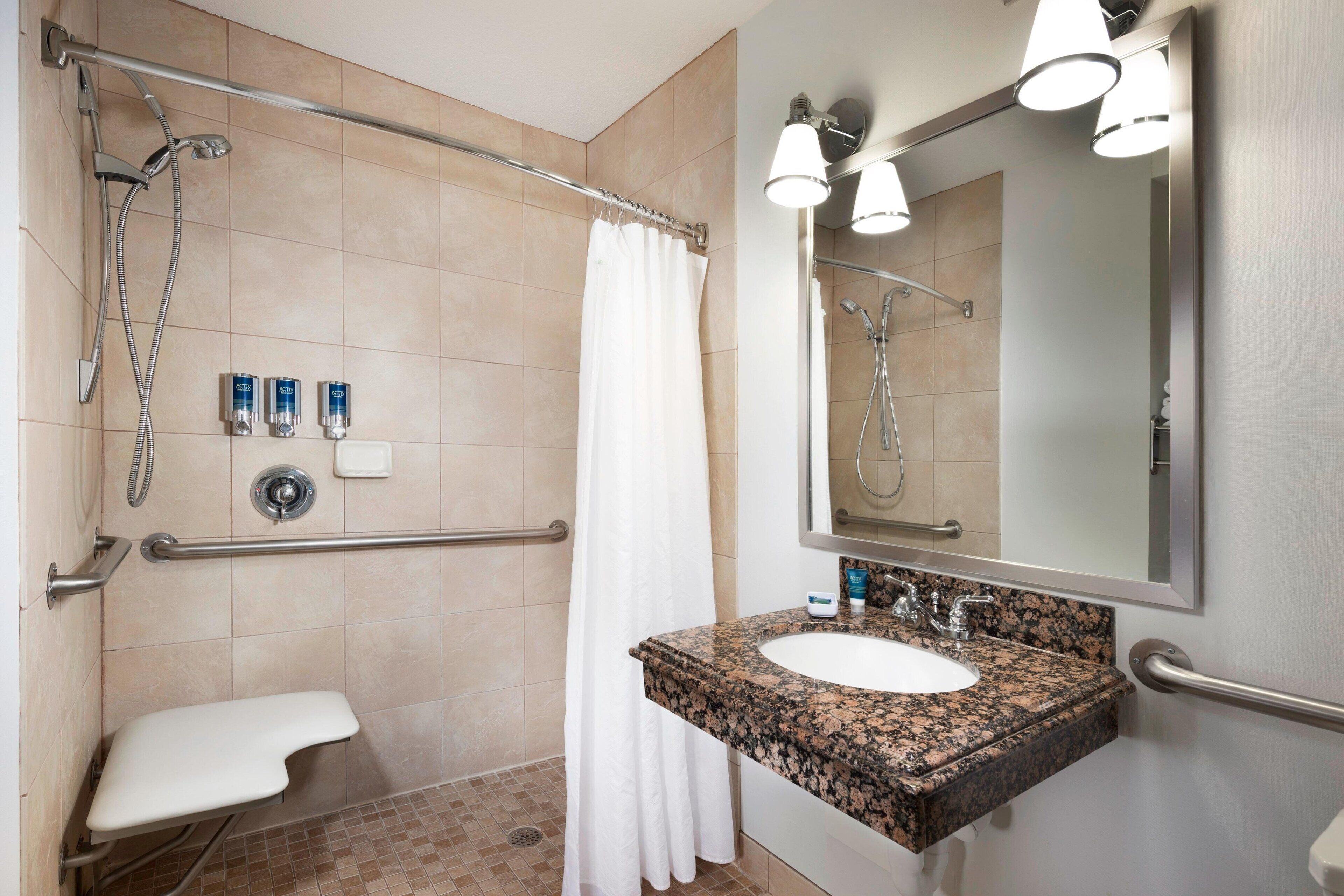 room, 1 king bed | bathroom | combined shower/bathtub, free toiletries, hair dryer, towels