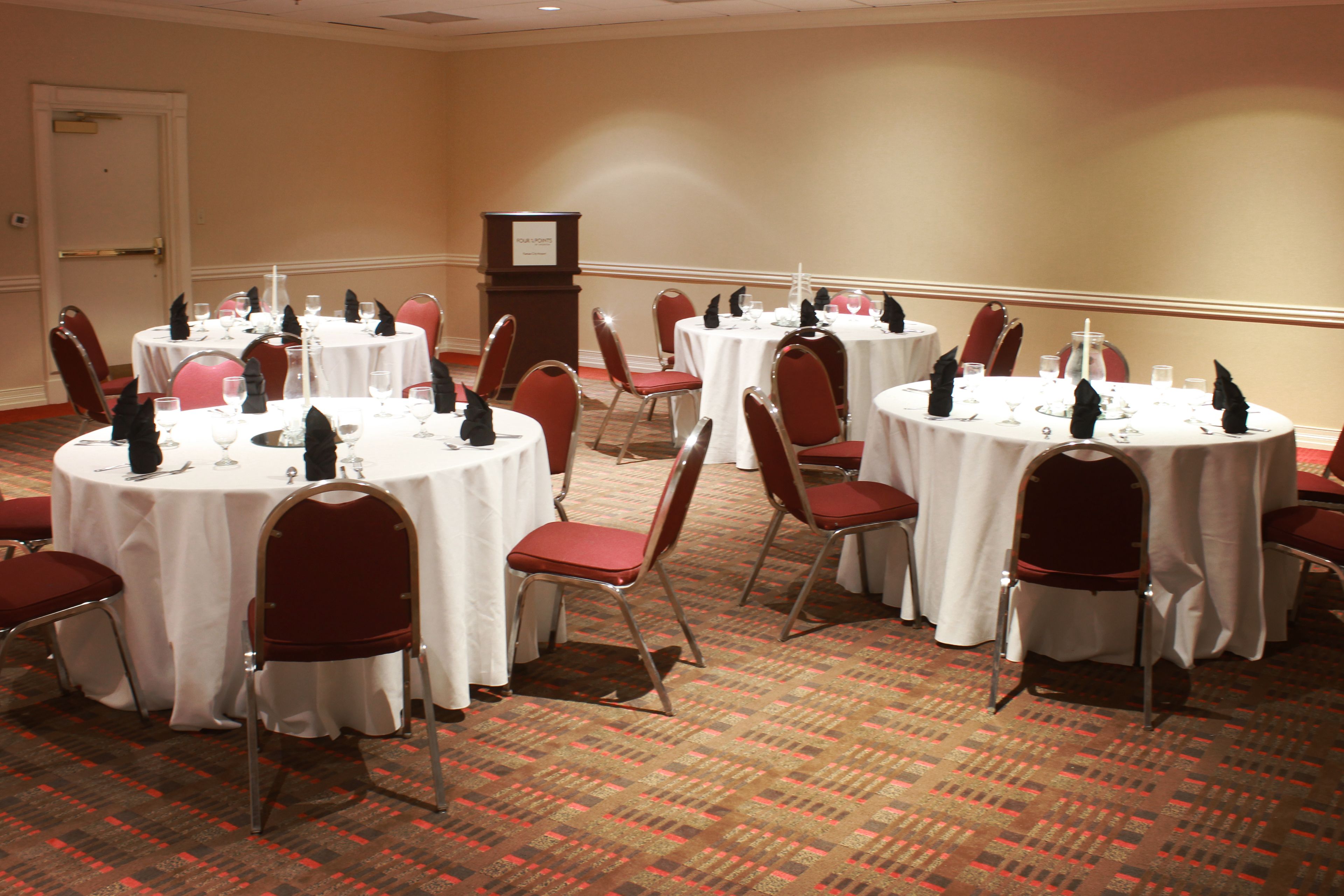 Foto - Four Points by Sheraton Kansas City Airport