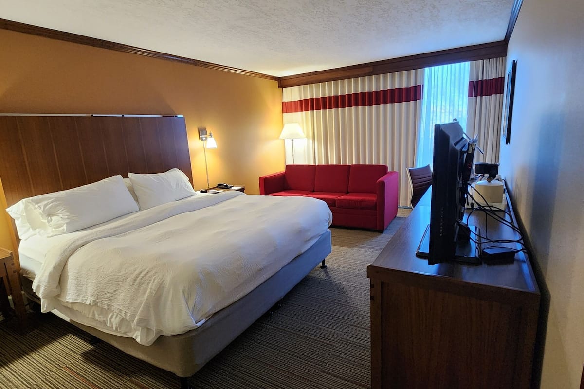 room, 1 king bed | 1 bedroom, premium bedding, pillow-top beds, in-room safe