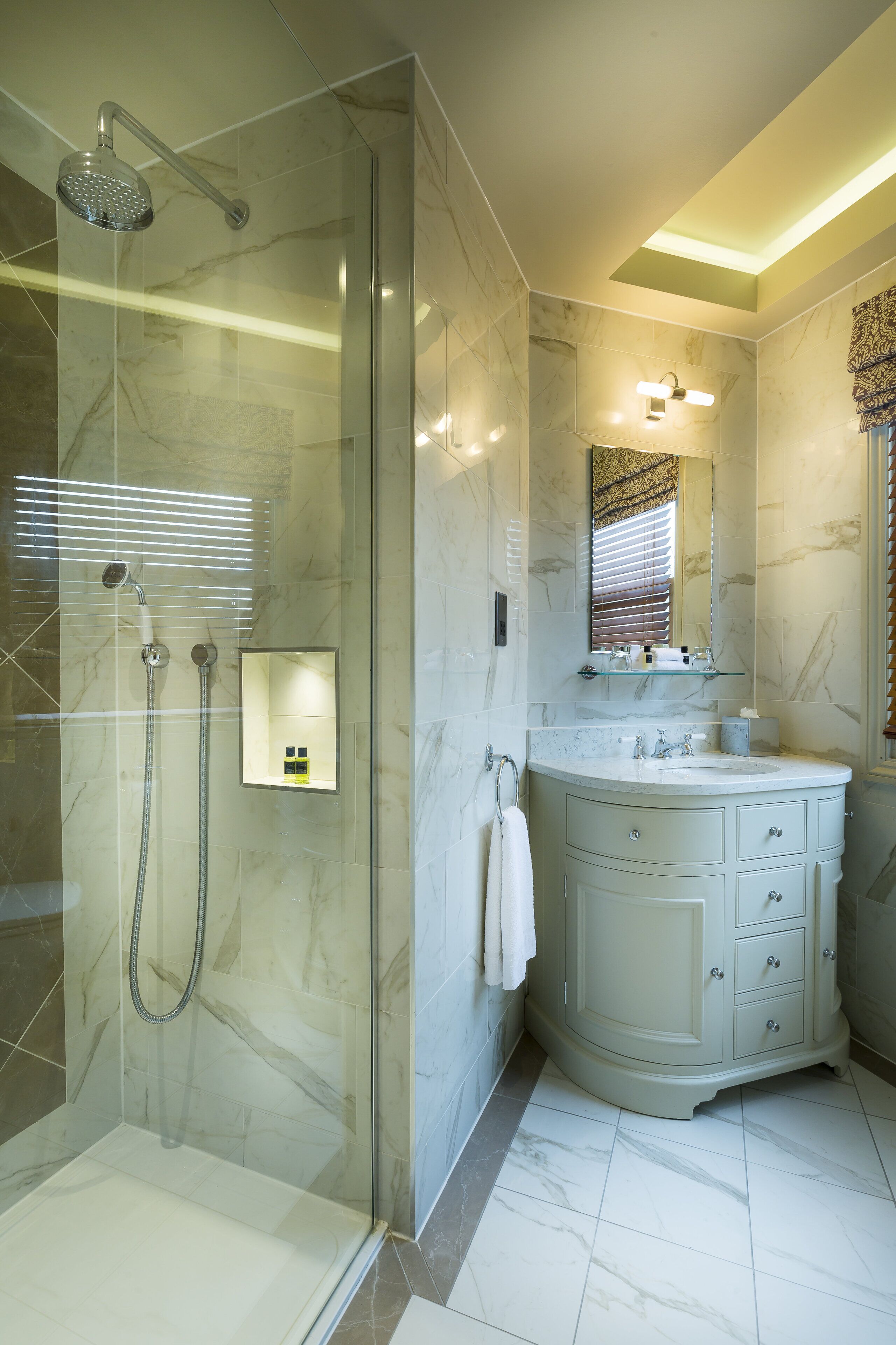 combined shower/bathtub, free toiletries, hair dryer, towels