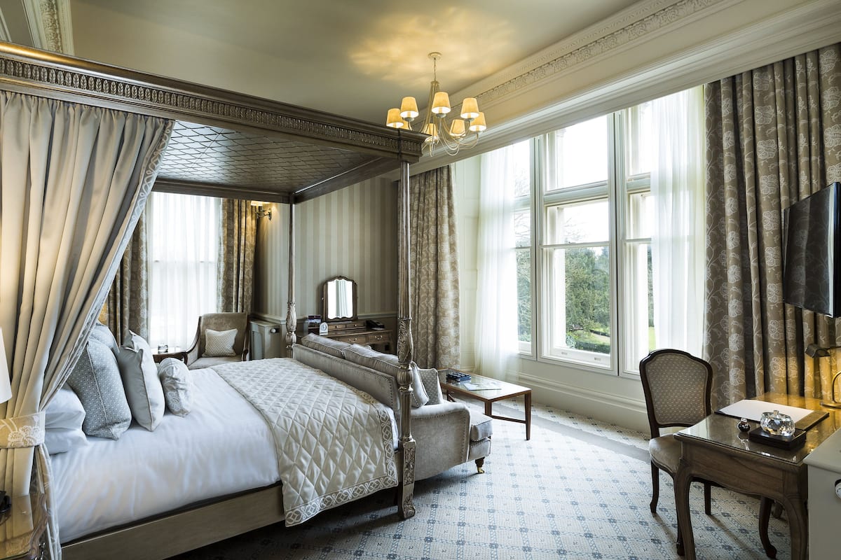 Suite | Premium bedding, down comforters, in-room safe, desk