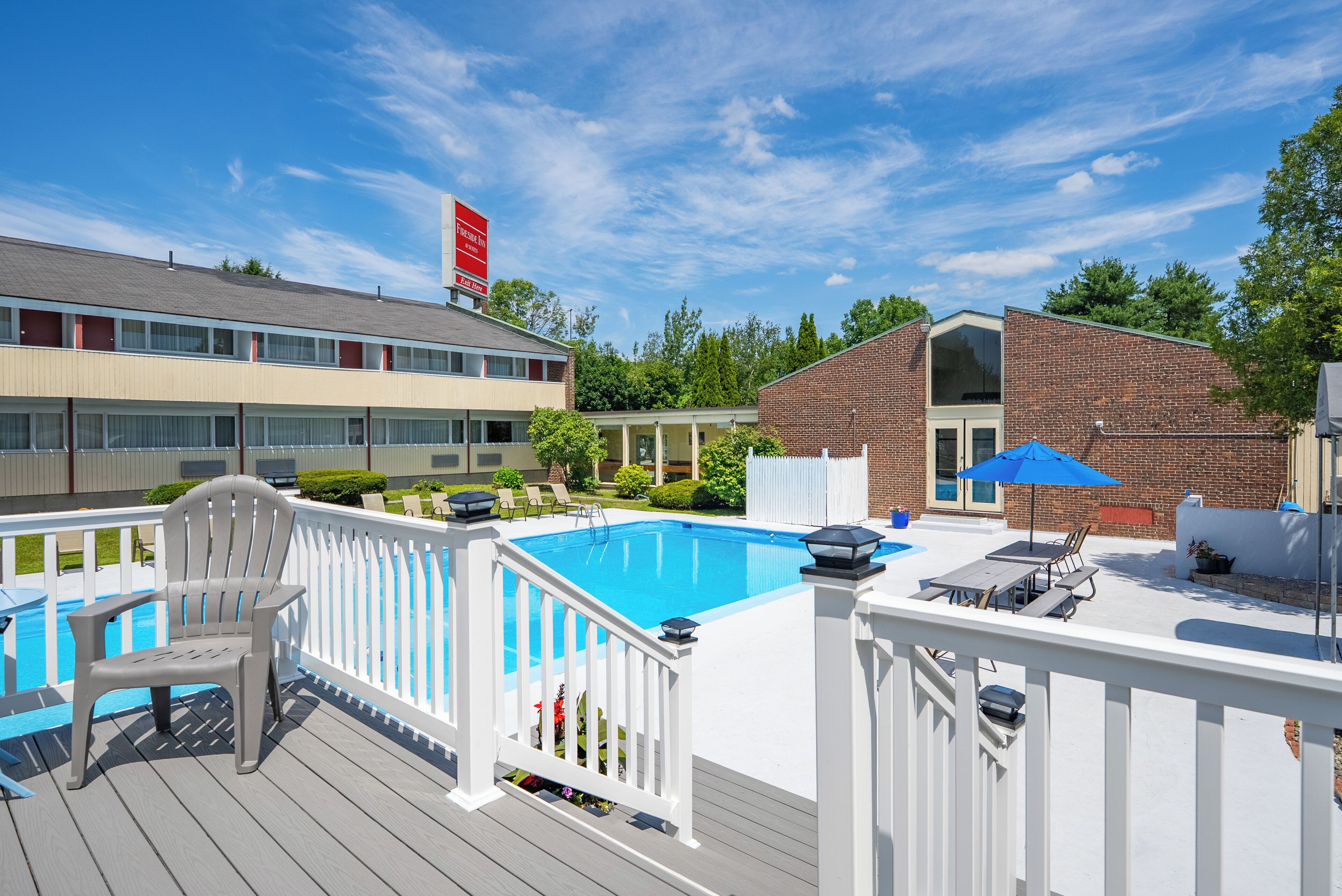 seasonal outdoor pool, open 9:00 am to 9:00 pm, pool loungers