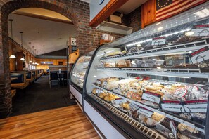 Breakfast, lunch, dinner and brunch served - Fireside Inn & Suites Waterville (Waterville)