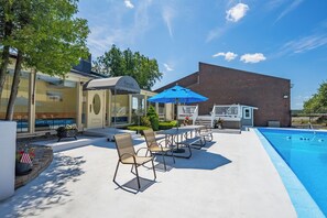 Seasonal outdoor pool, open 9:00 AM to 9:00 PM, sun loungers