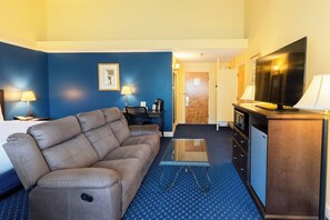 Executive Room, 1 King Bed | Premium bedding, pillowtop beds, in-room safe, iron/ironing board