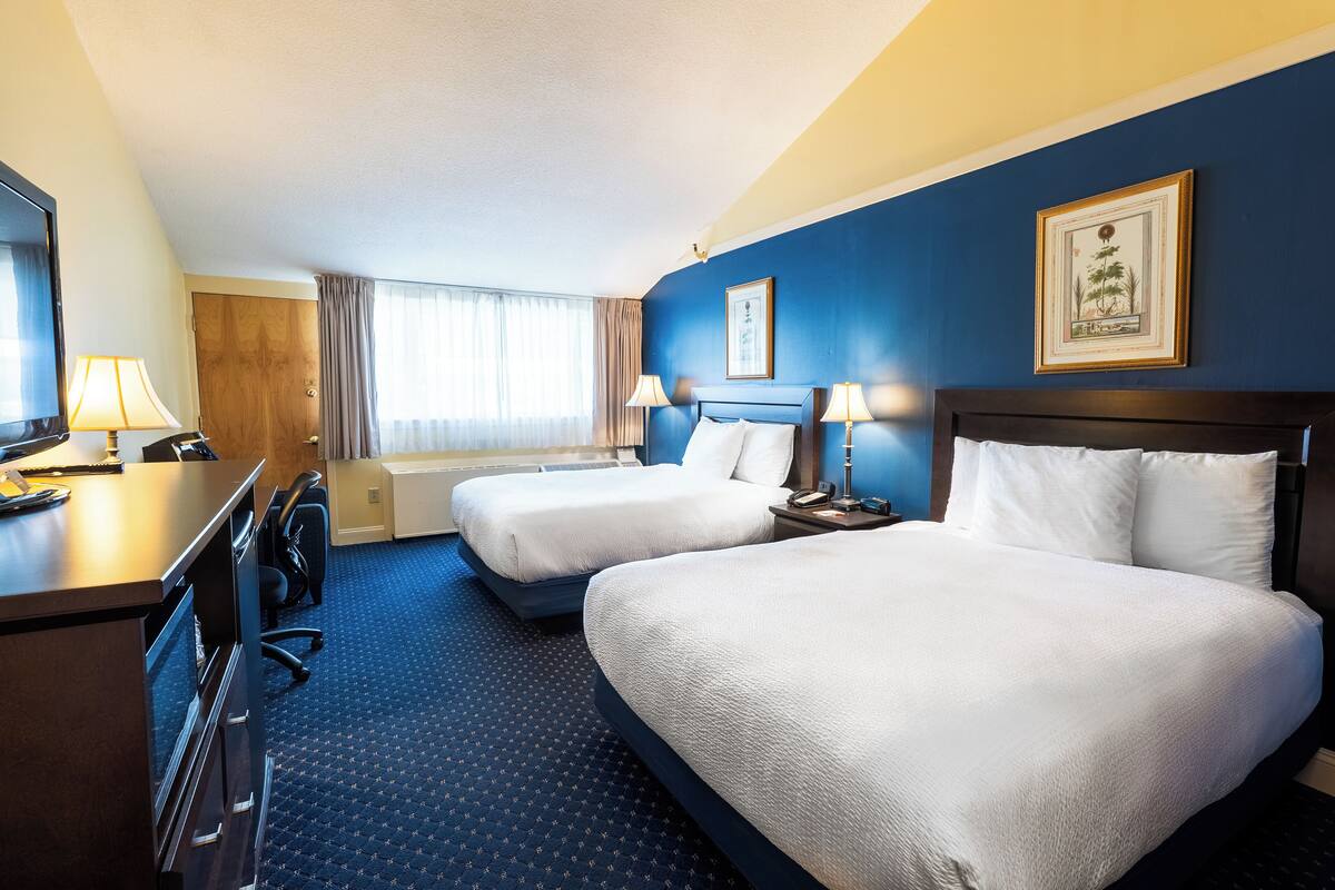 Traditional Room, 2 Queen Beds | Premium bedding, pillowtop beds, in-room safe, iron/ironing board