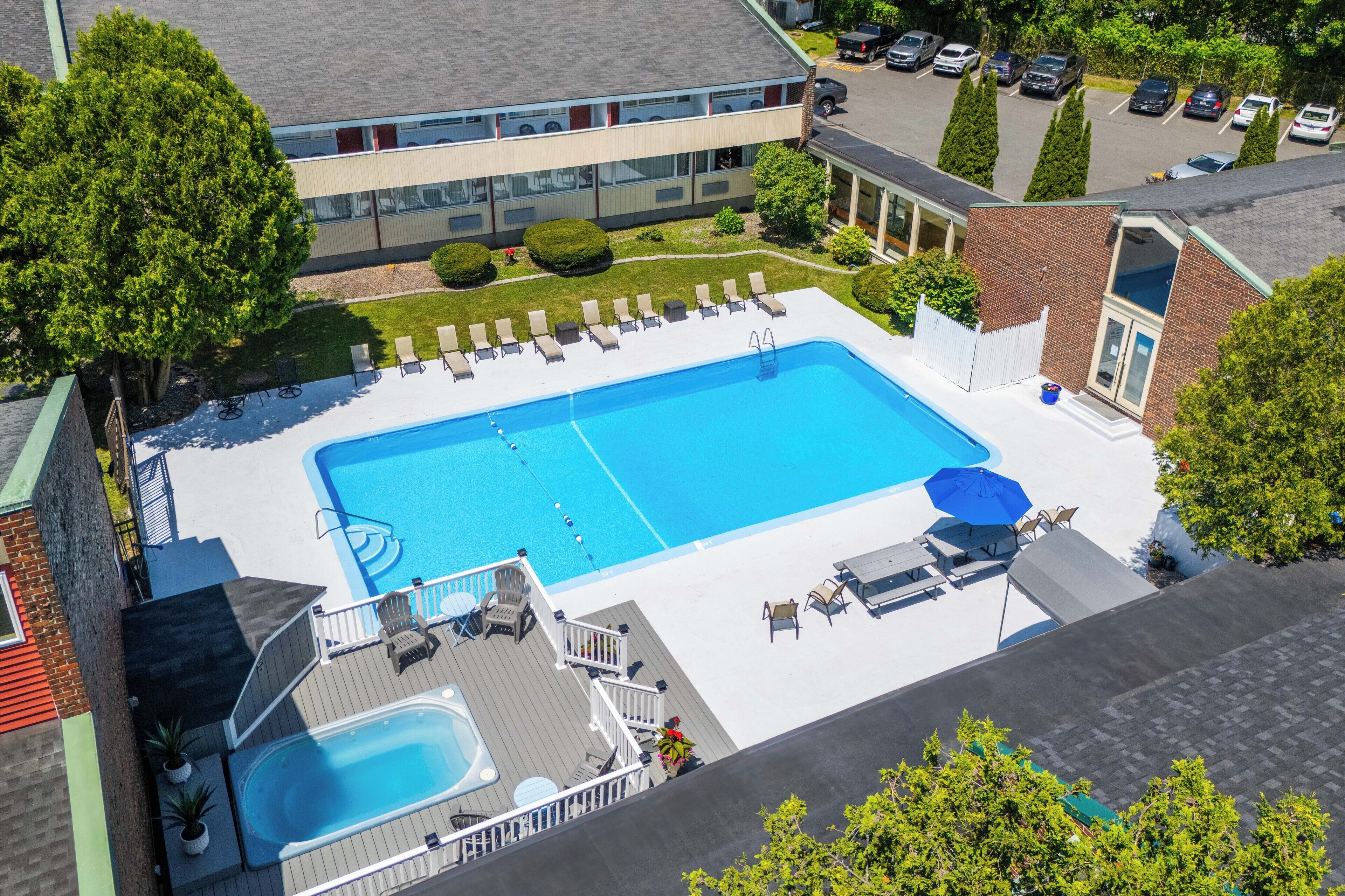 seasonal outdoor pool, open 9:00 am to 9:00 pm, pool loungers